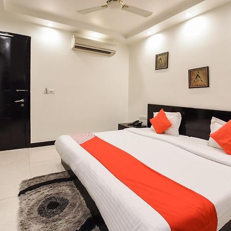 Oyo Flagship 18940 Hotel Swathi Nuova Delhi Esterno foto