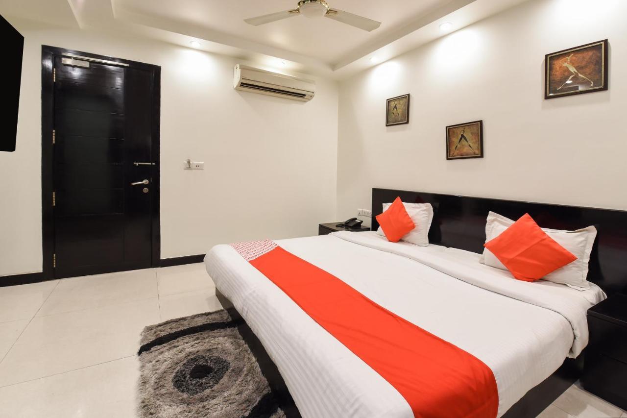 Oyo Flagship 18940 Hotel Swathi Nuova Delhi Esterno foto