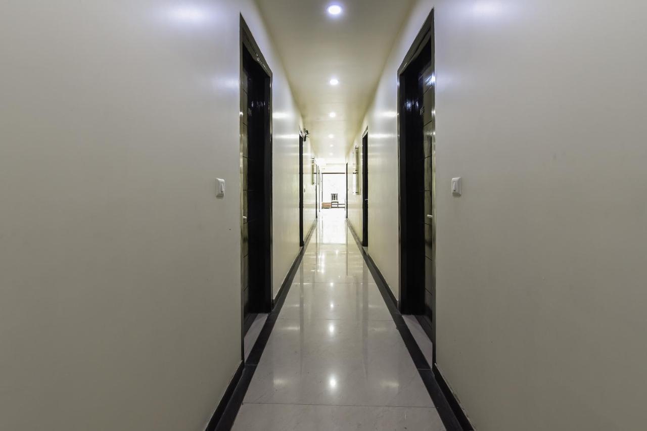 Oyo Flagship 18940 Hotel Swathi Nuova Delhi Esterno foto