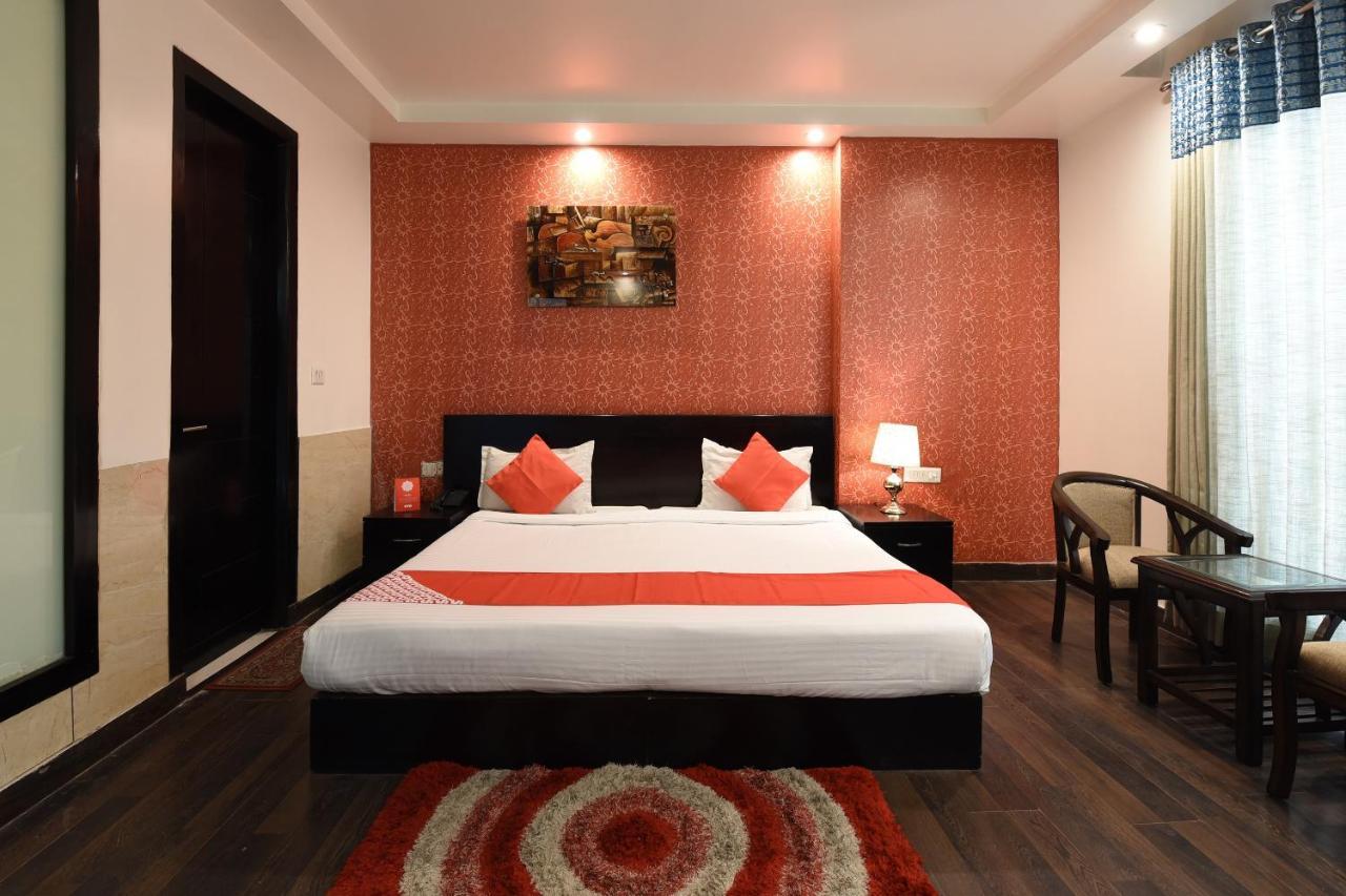 Oyo Flagship 18940 Hotel Swathi Nuova Delhi Esterno foto